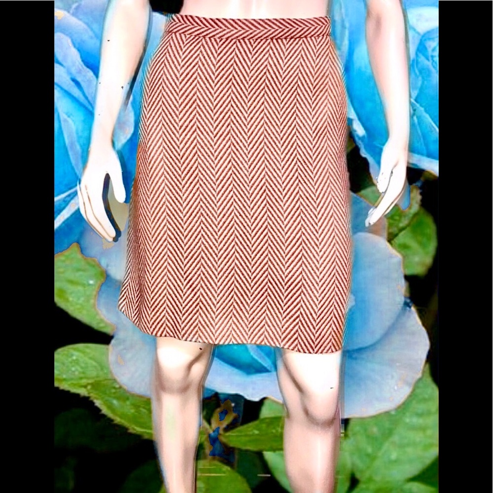TUCKER • Retro Coral Chevron Skirt / size (7) !!